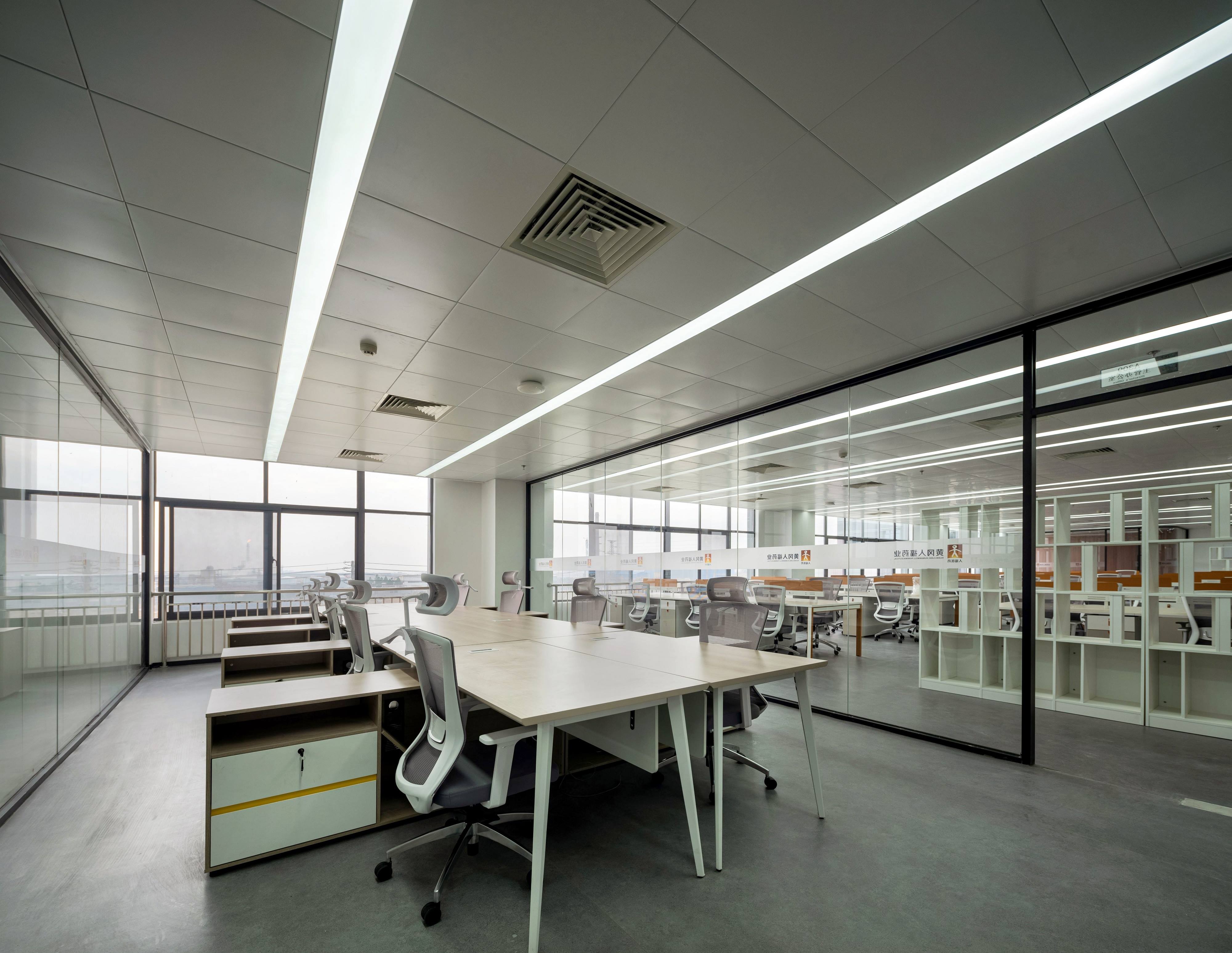【完工案例】人福醫(yī)藥黃岡總部辦公室裝修完工!(圖4) 【完工案例】人福醫(yī)藥黃岡總部辦公室裝修完工!(圖4)